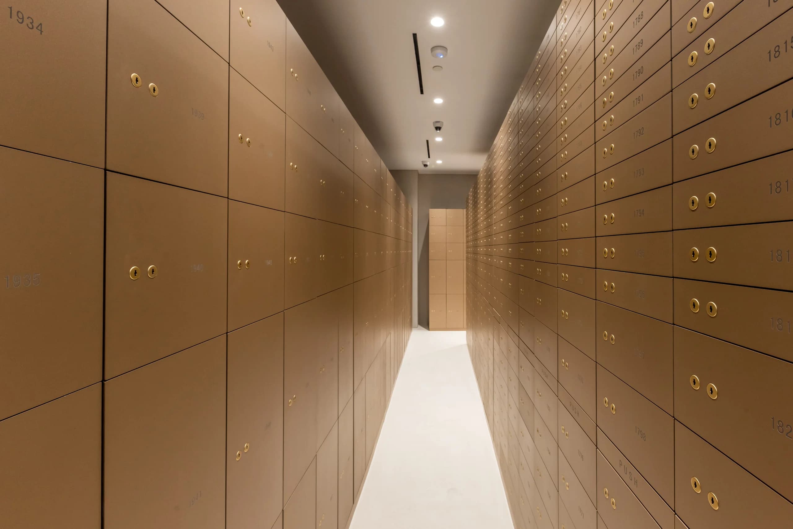 HBS Privé Business Bay · safe deposit corridor